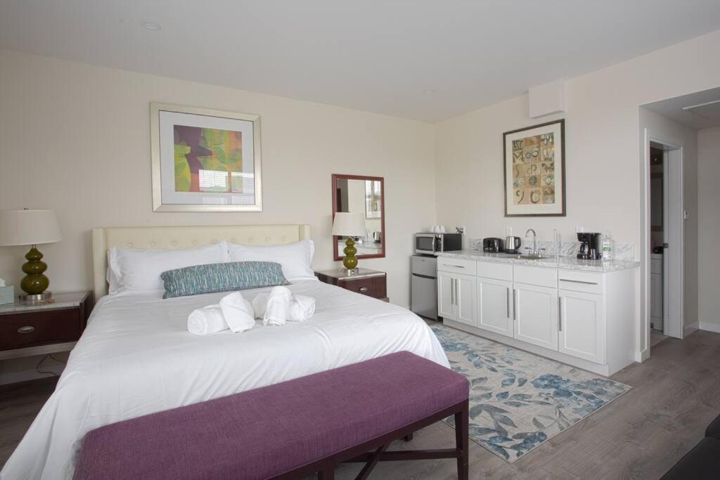 Modern, Luxurious And Prime Location In One Inn *