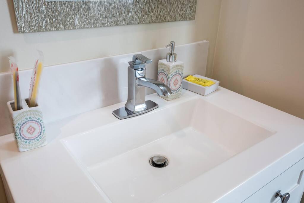 Modern, Luxurious And Prime Location In One Inn